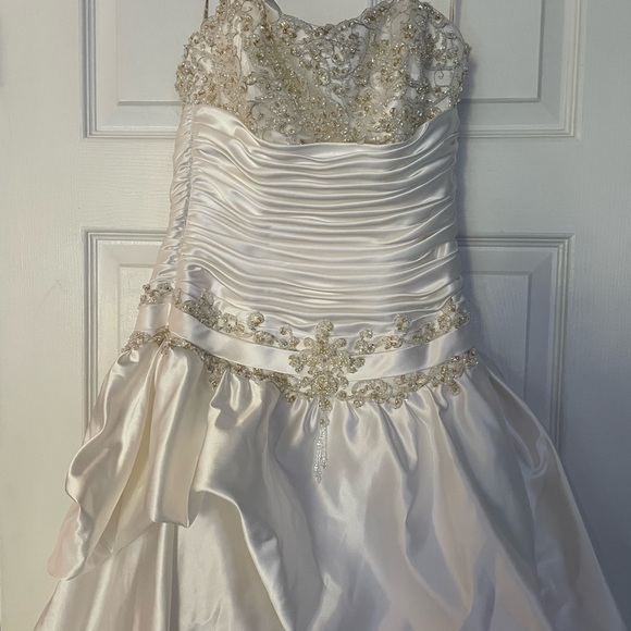 Maggie Sottero size 6 wedding gown. - Picture 5 of 5